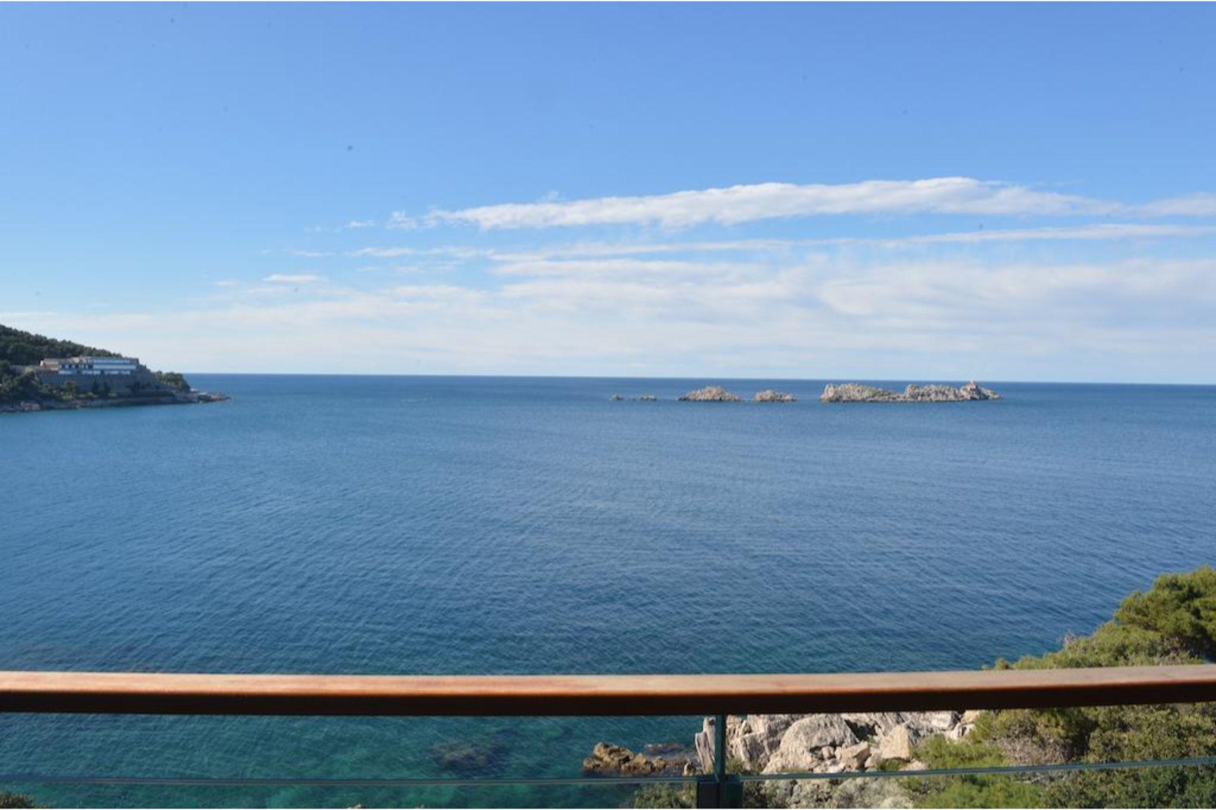 로얄 프린세스 호텔 두브로브니크 외부 사진 View of the islands from the mainland