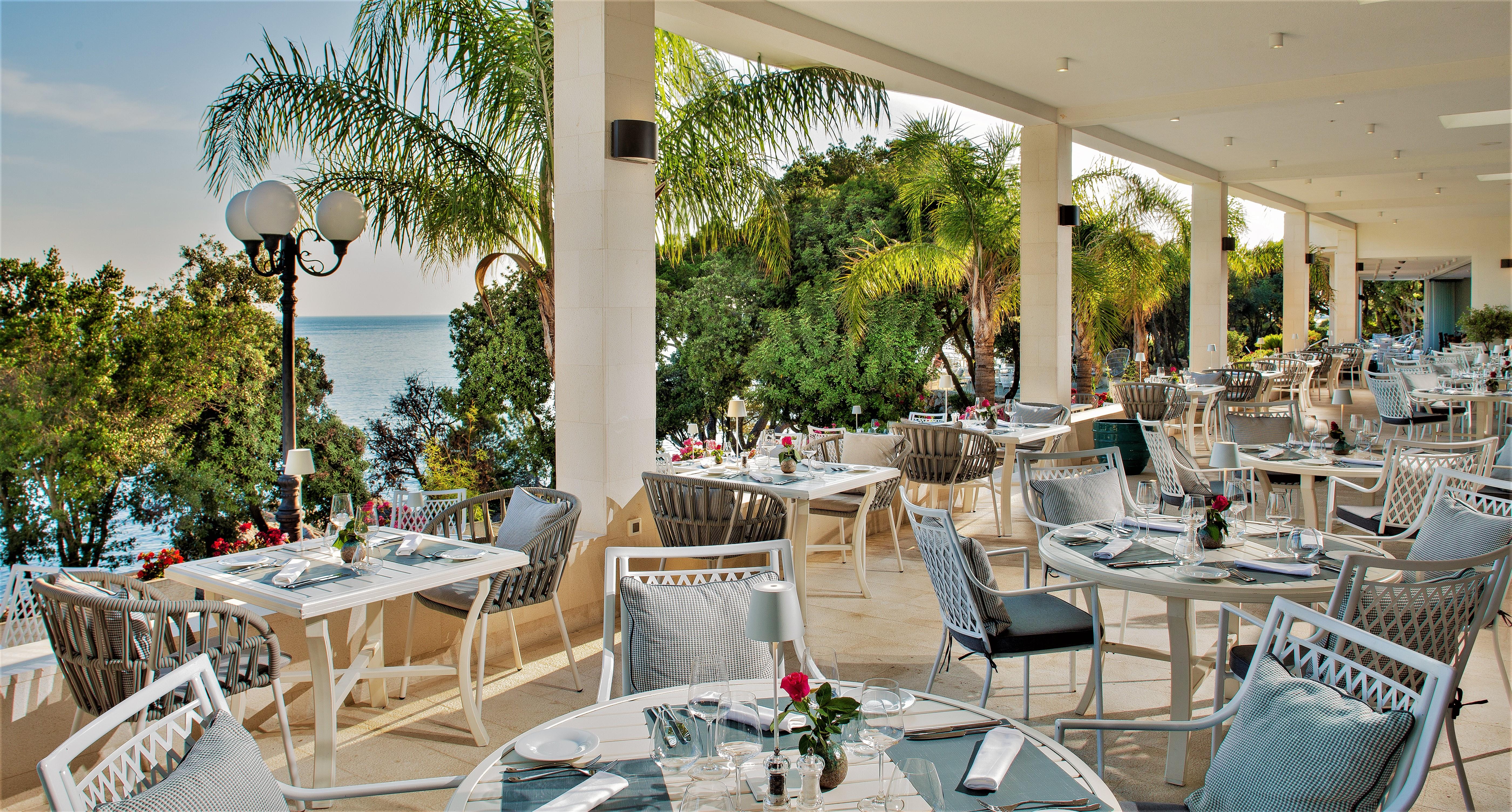 로얄 프린세스 호텔 두브로브니크 외부 사진 The restaurant at the hotel