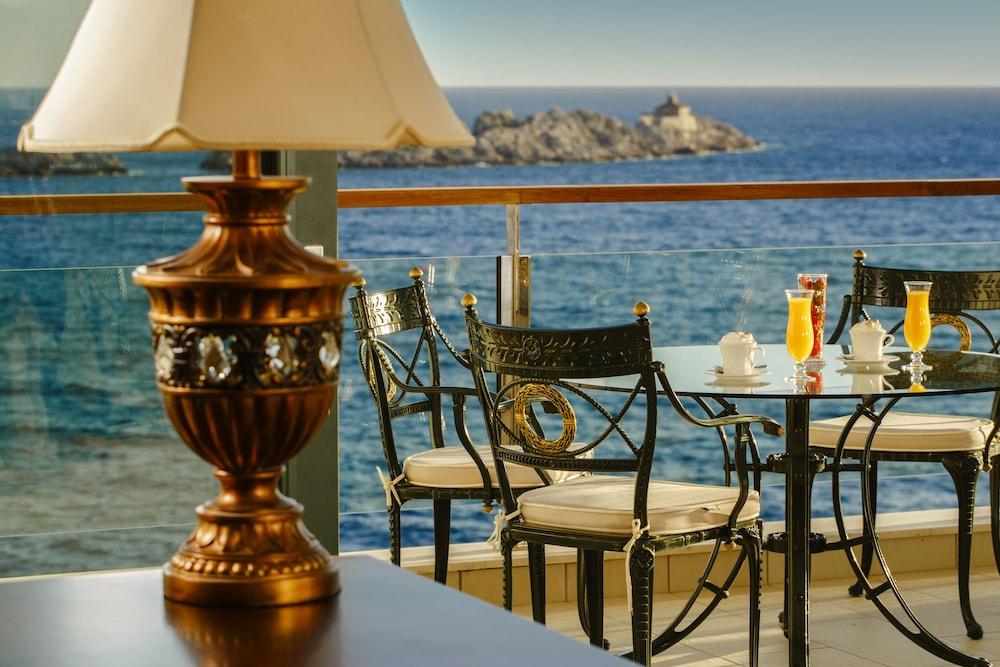 로얄 프린세스 호텔 두브로브니크 외부 사진 View of the Gulf of St. Lawrence from the hotel
