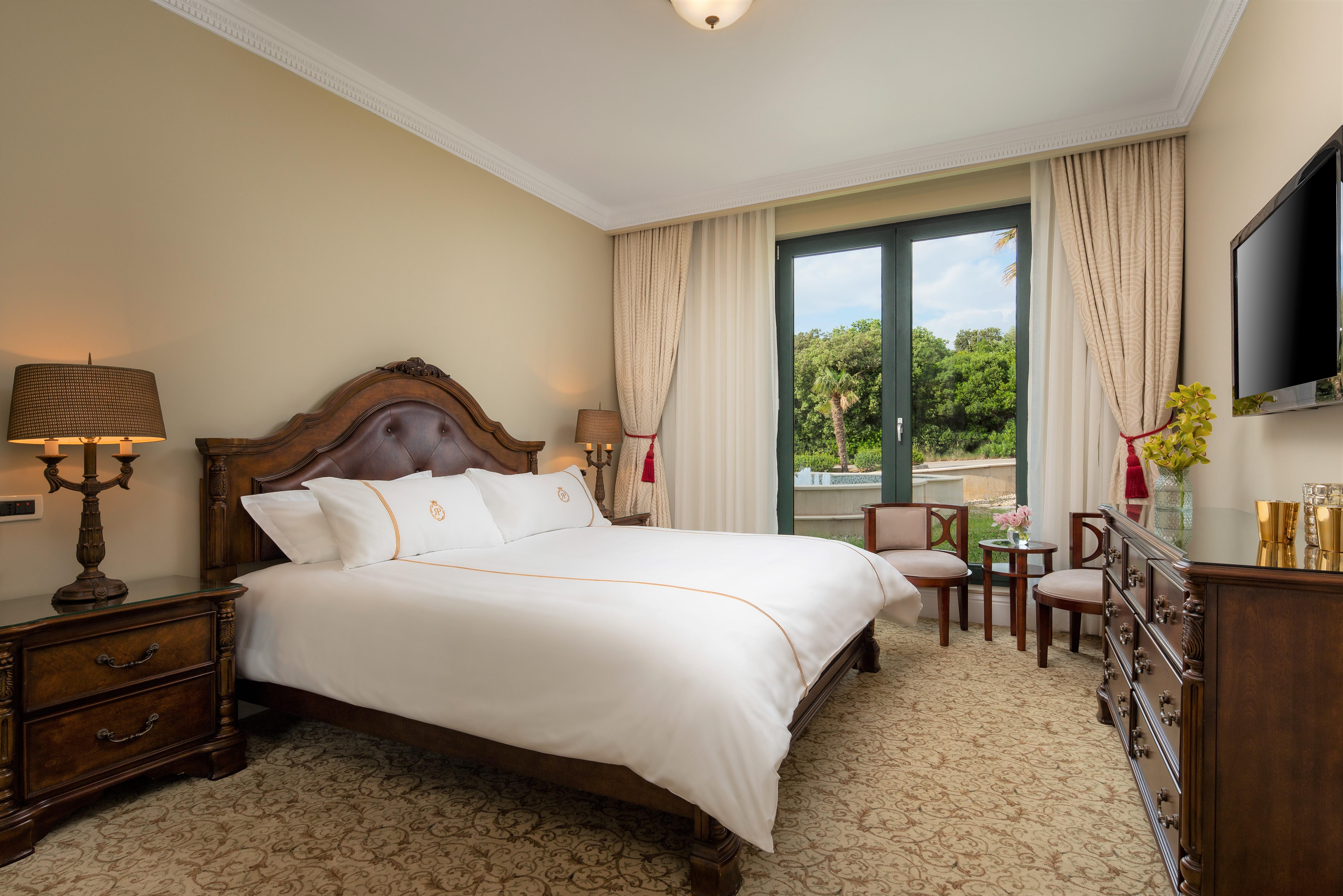 로얄 프린세스 호텔 두브로브니크 외부 사진 A bedroom at the hotel