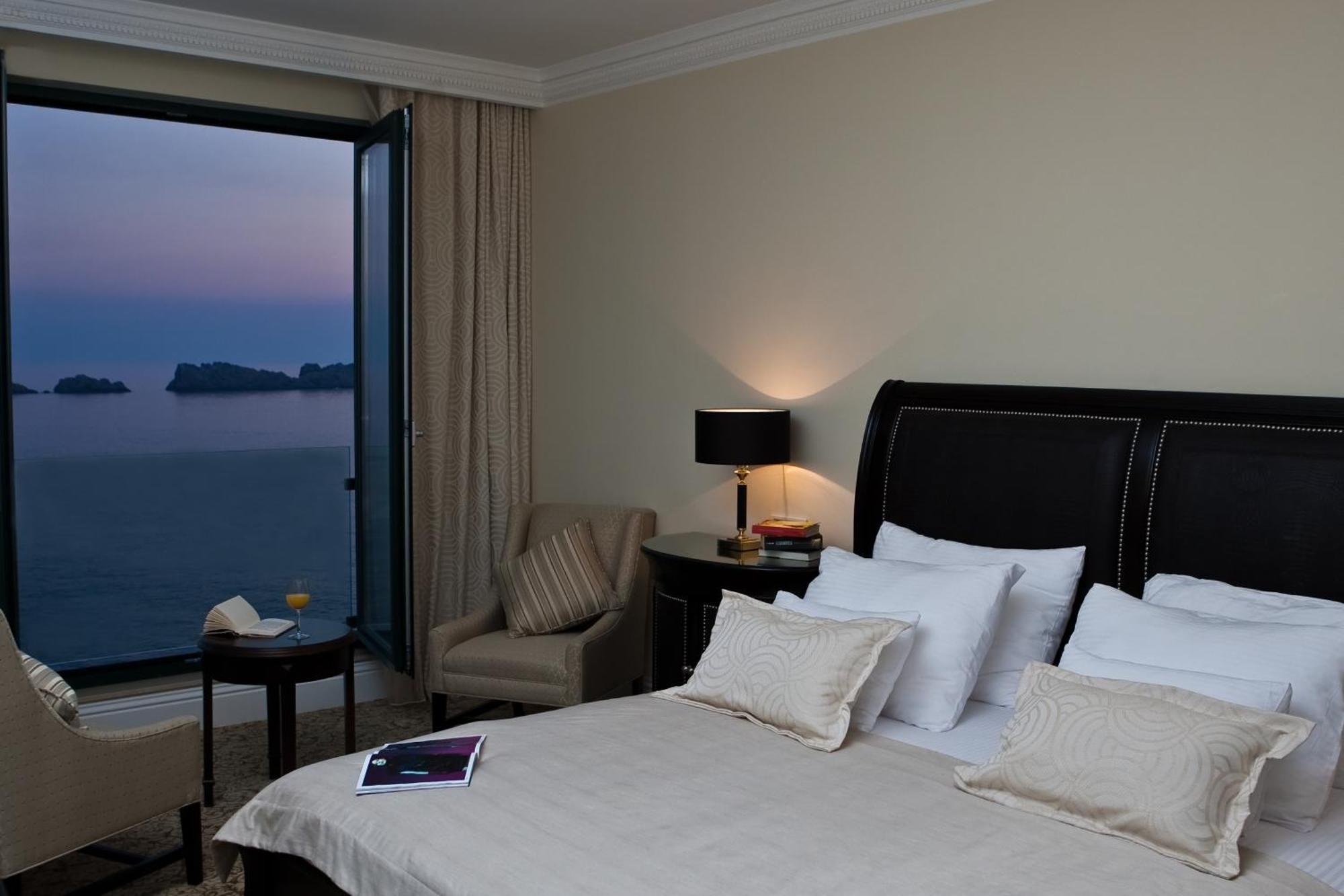로얄 프린세스 호텔 두브로브니크 외부 사진 A room at the hotel