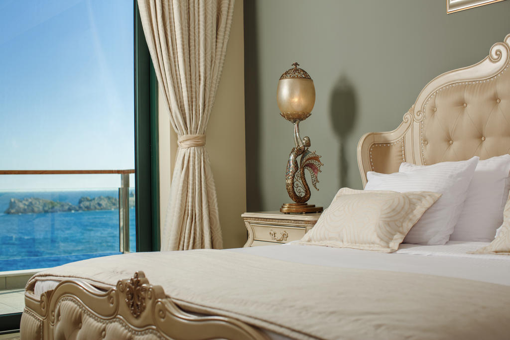로얄 프린세스 호텔 두브로브니크 외부 사진 A bedroom at the hotel